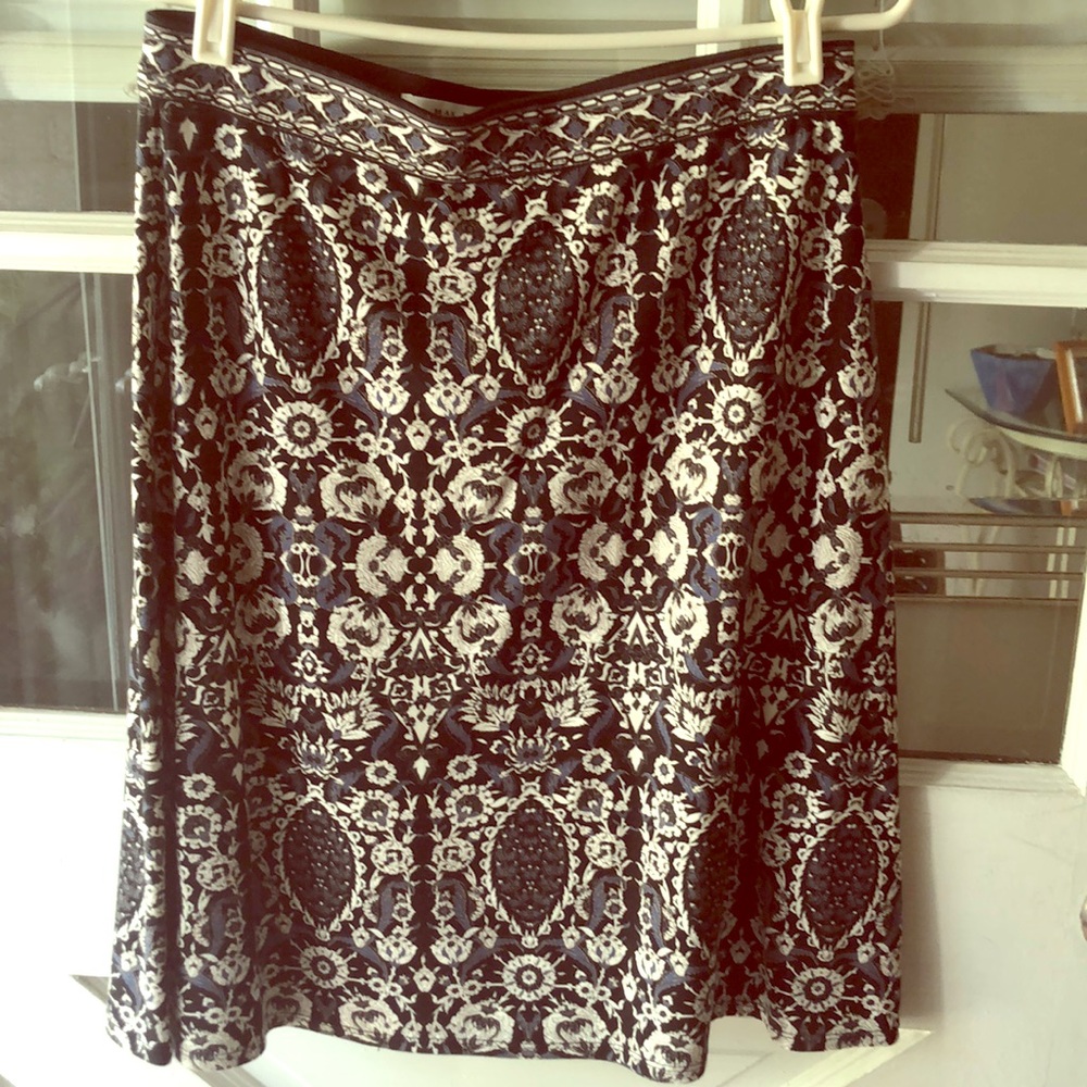 Black, grey, cream pattern /comfy Max Studio skirt